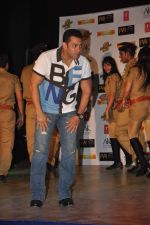Salman Khan at Dabangg 2 premiere in PVR, Mumbai on 20th Dec 2012 (22).JPG
